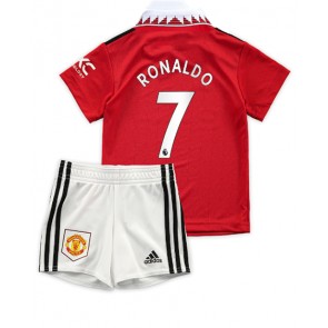 Manchester United Cristiano Ronaldo #7 babykläder Hemmatröja barn 2022-23 Korta ärmar (+ Korta byxor)